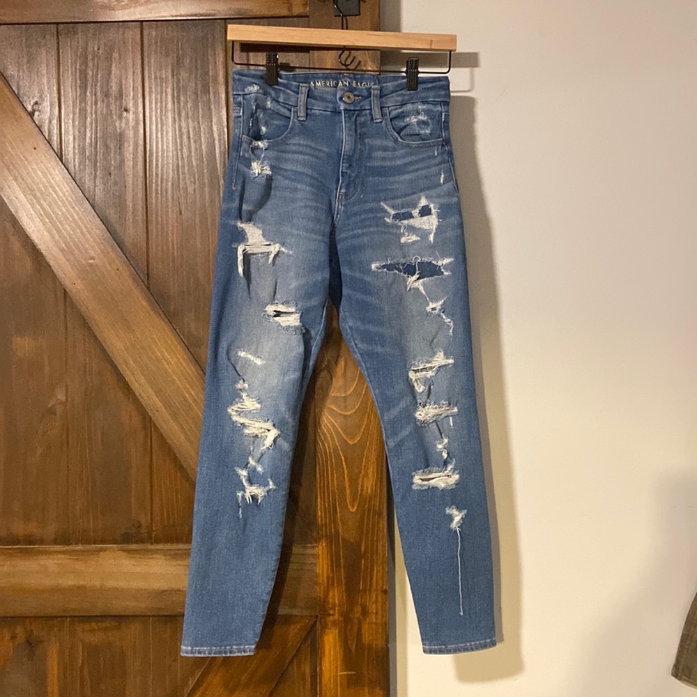 American eagle ripped high rise medium wash jeans